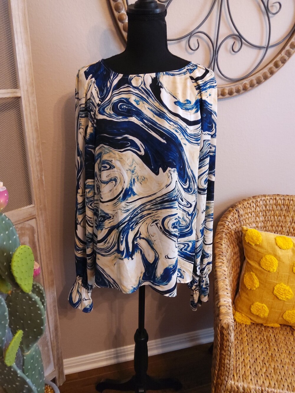 Worthington Blue and Cream Marble-Print Long Sleeve Top